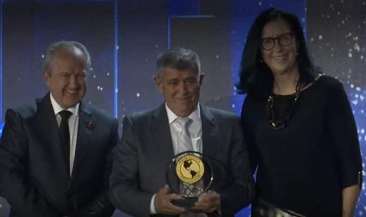 Orgullo total: Bienvenido Front ganó el premio a entrenador del año en los Panam Sports Awards