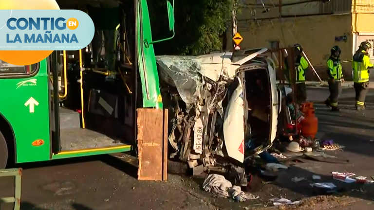 Accidente de alto impacto: Vehículo chocó y volcó a camión repartidor de gas en PAC