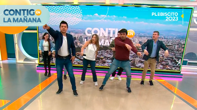 ¡En llamas! Equipo de matinal se lució con divertidos pasos de baile