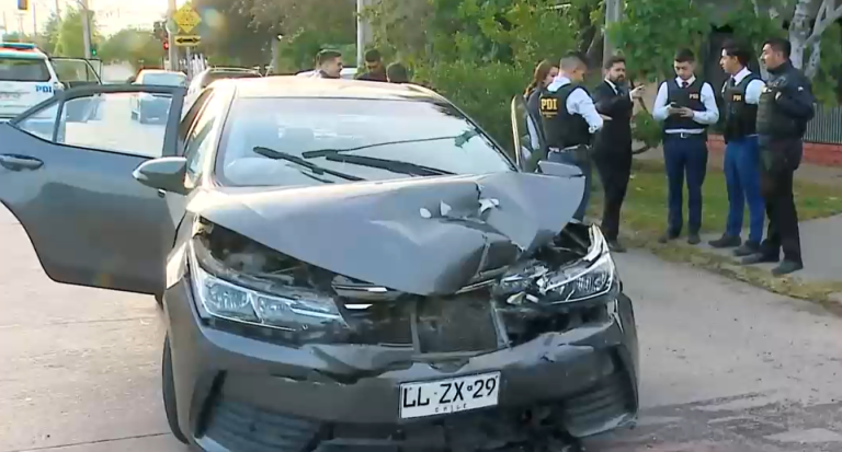 Persecusión terminó con auto policial colisionado en San Joaquín: Detenidos tienen 14 y 15 años