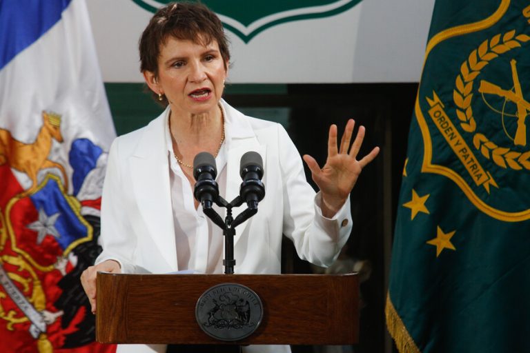 Ministra Tohá lanzó dardo al sector que respaldó el A Favor: 