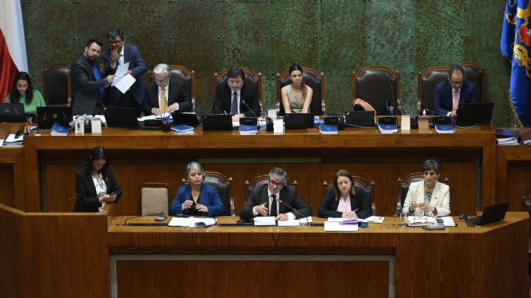 Cámara aprueba proyecto de reajuste del 4,3% al sector público: Considera bonos de $100 y $200 mil