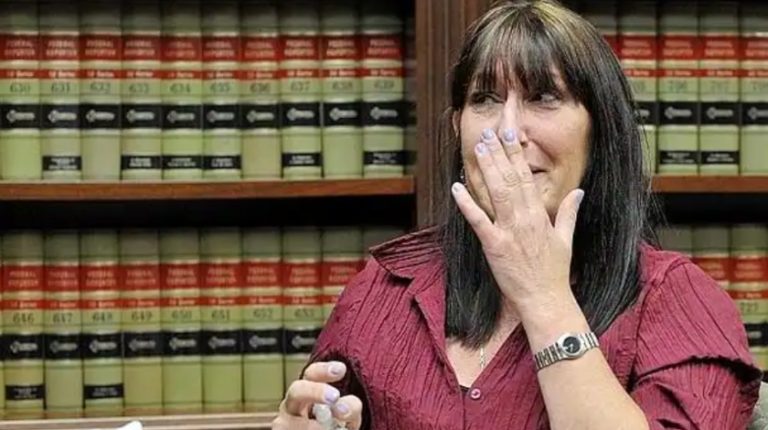 Donó un riñón a su jefa y a los días fue despedida de su trabajo: Ahora exige la devolución del órgano