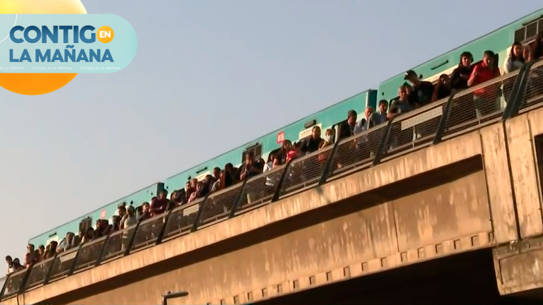 Desastre en hora peak: Pasajeros bajaron de vagones del Metro tras corte de energía