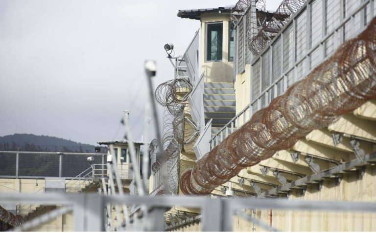 Policías buscan a mujer que se fugó desde cárcel del Biobío