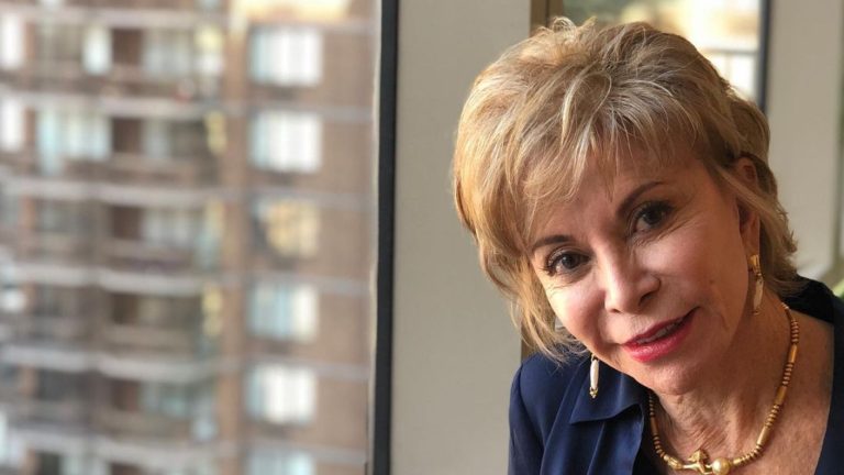 La tajante respuesta de Isabel Allende por prohibición de sus libros en Florida: 