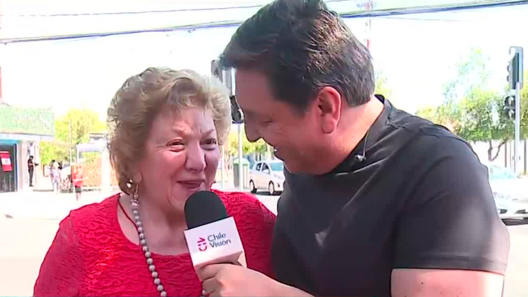 ¿Qué dirá el horóscopo? Tía Yoli acompañó a JC a su lugar de votación