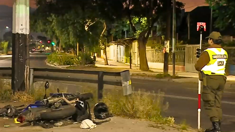 Motociclista falleció en Pudahuel tras chocar violentamente contra un poste
