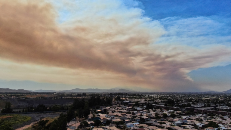 Humo en Santiago: Conoce los riesgos respiratorios de su inhalación