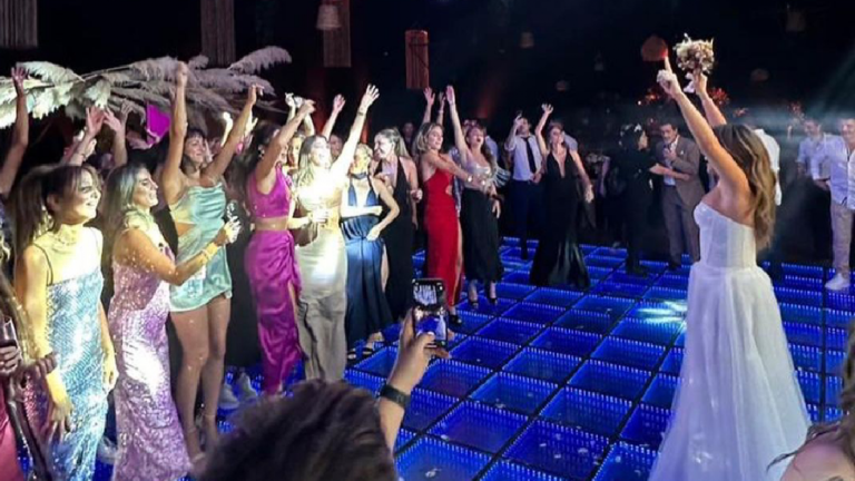 Dos vestidos blancos y sin Kel Calderón: Así fue la celebración de matrimonio de Constanza Piccoli