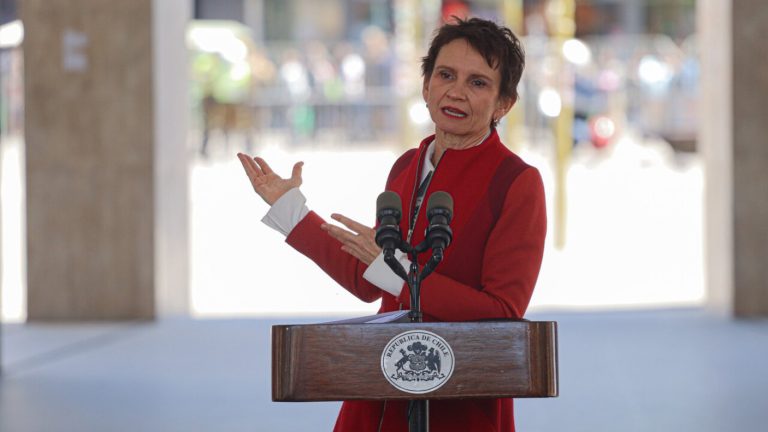 Tohá emplazó a la oposición por postura post plebiscito: 