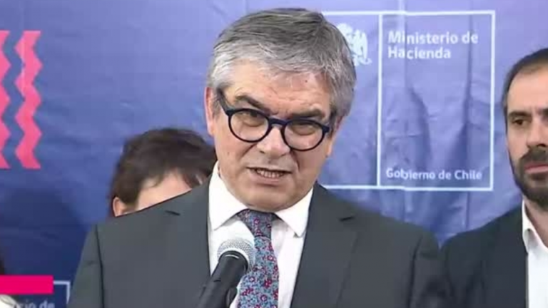 Propuesta de pacto fiscal incluye paquete de 36 medidas: Alza a los impuestos genera rechazo en la oposición