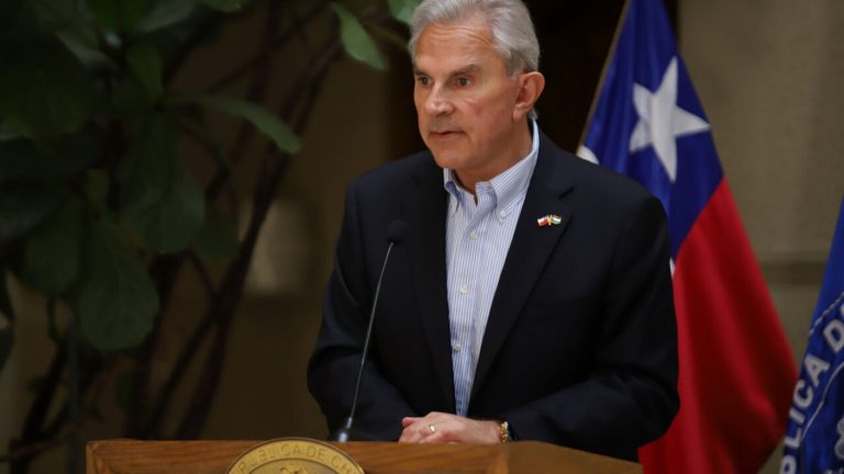 Polémico mensaje navideño de Iván Moreira incluyó a Augusto Pinochet y Lucía Hiriart