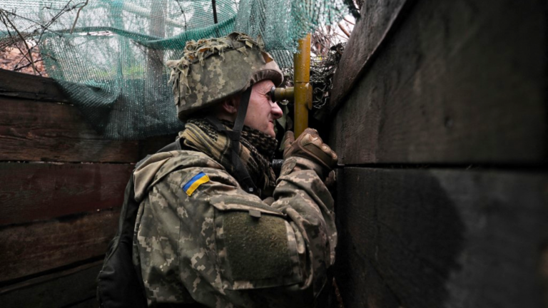 Fuerzas rusas se apoderan de Marinka en el este de Ucrania y continúan con las ofensivas