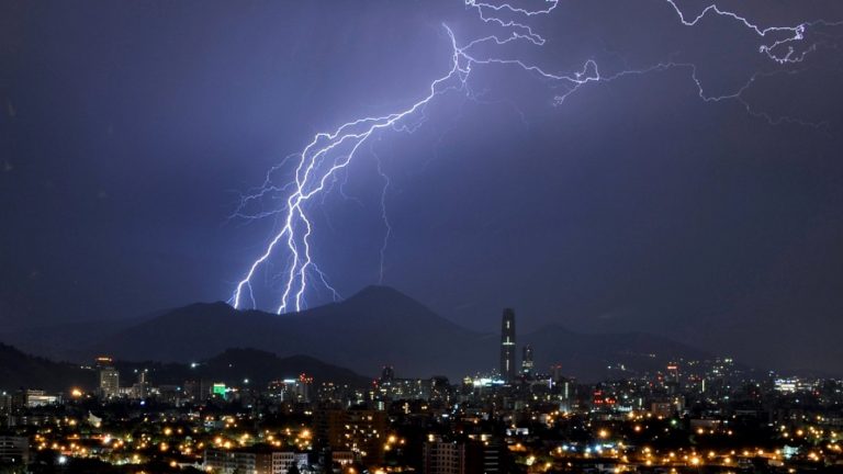 Por tormentas eléctricas: Declaran Alerta Temprana Preventiva para la Región Metropolitana