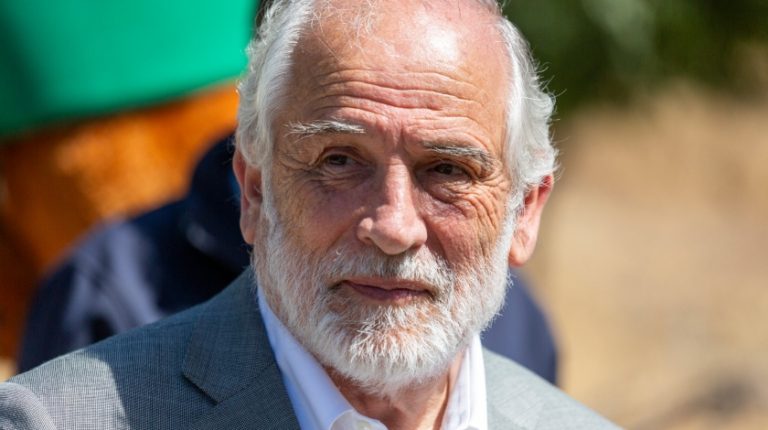 Comisión revisora aprobó acusación constitucional contra ministro Carlos Montes