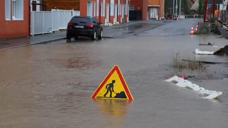 Lograron rescatar a 5 personas atrapadas hace días en cueva de Eslovenia