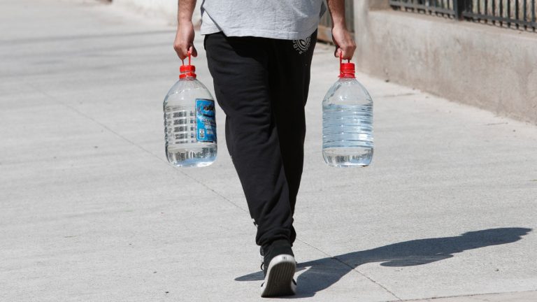 Corte de agua en Ñuñoa, Macul y San Joaquín: Revisa los horarios y puntos de abastecimiento