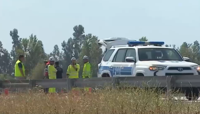Encuentran dos cuerpos atados y baleados en costado de la autopista Acceso Sur a Santiago