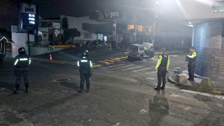 Confirman dos policías asesinados en Ecuador en medio de grave crisis de seguridad