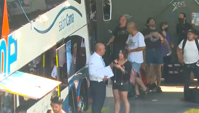 Pasajeros en alerta: Delincuencia desata descontrol en terminales de buses en Estación Central