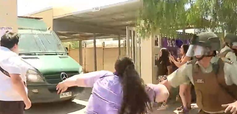 Entre piedras y gritos: Detenido por asesinato de Michelle Silva fue trasladado a Valparaíso