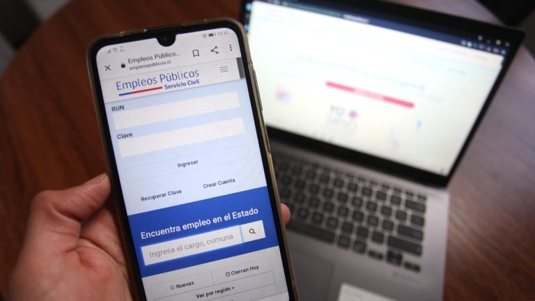 Sueldos de hasta $3 millones: Revisa las ofertas de trabajo disponibles en el sector público