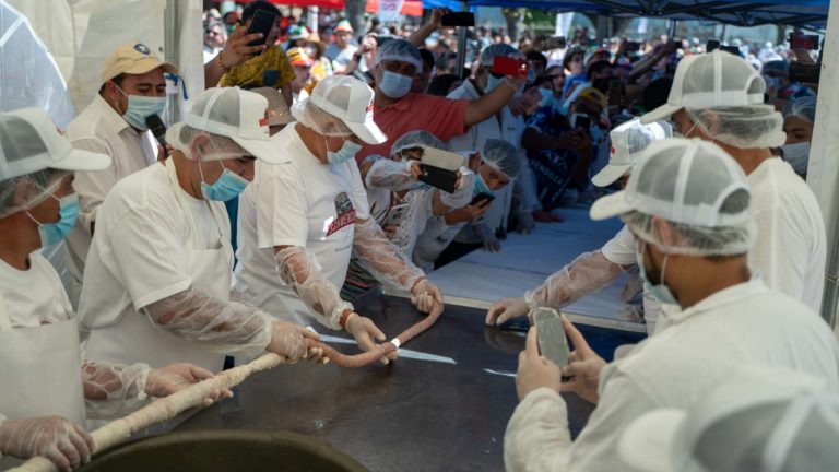Ojito, Talca: Paillaco buscará batir su propio récord con la elaboración de la longaniza más grande del mundo