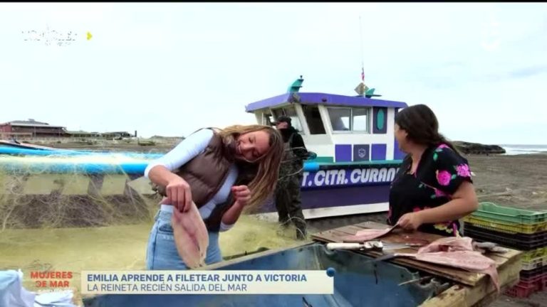Mujeres De Mar: Emilia Daiber llegó a Pelluhue para aprender el oficio de fileteadora