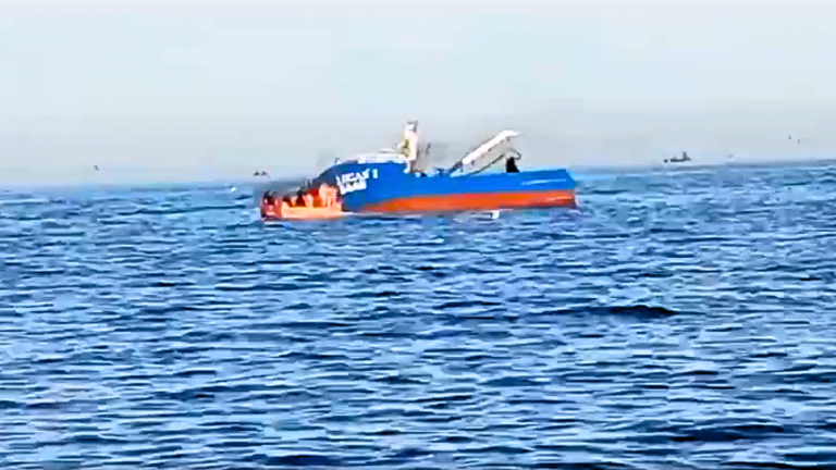 Impactante video: Lancha pesquera se hundió en solo segundos