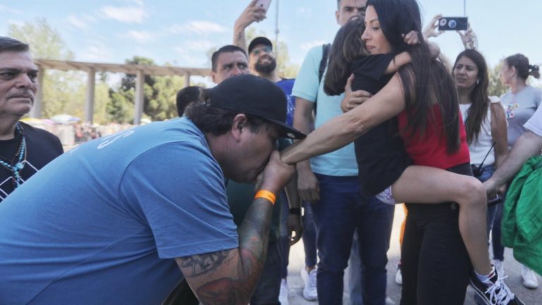 Acampando y en filas: 7 mil personas llegaron a Quinta Normal para ver a Leda Bergonzi