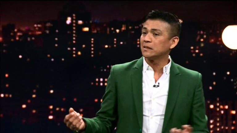 Terminó dando un autógrafo: Américo sufrió particular robo de fanáticos del Grupo Alegría