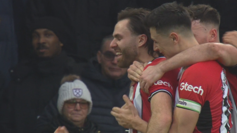 ¡Impactante comienzo! Ben Breretón debutó con golazo en la Premier League