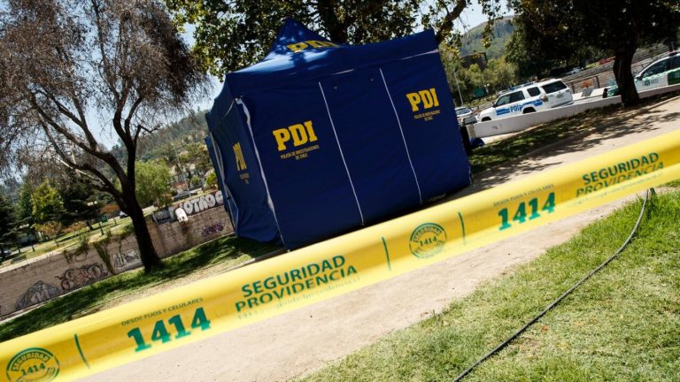 Macabro hallazgo: Encontraron cadáver en ribera del río Mapocho