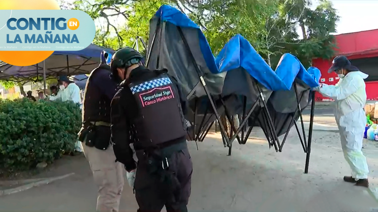 Operativo para sacar carpas y toldos azules en Barrio Yungay tras orden de Corte Suprema