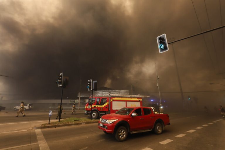 Reportan explosiones en diversas zonas del barrio industrial en Viña del Mar