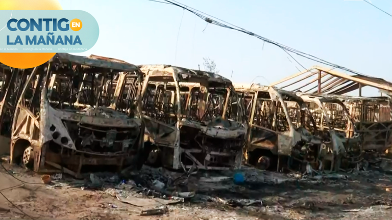Fuego arrasó con terminal de buses en Villa Independencia: 30 máquinas fueron destruidas