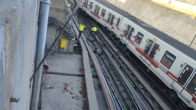 Metro informa suspensión parcial de servicios en Línea 1 por descarrilamiento de tren