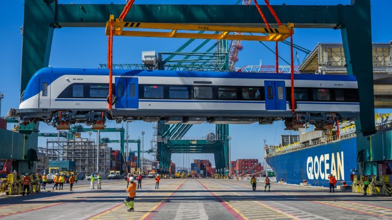 En 65 minutos: Así son los modernos trenes que harán el servicio Rancagua - Estación Central