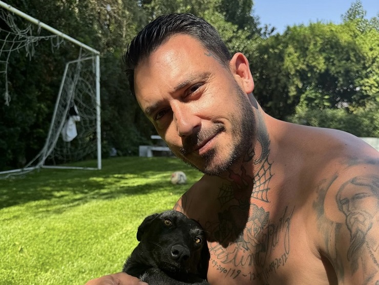 Mauricio Pinilla tuvo noble gesto con perrita rescatada de incendios: 
