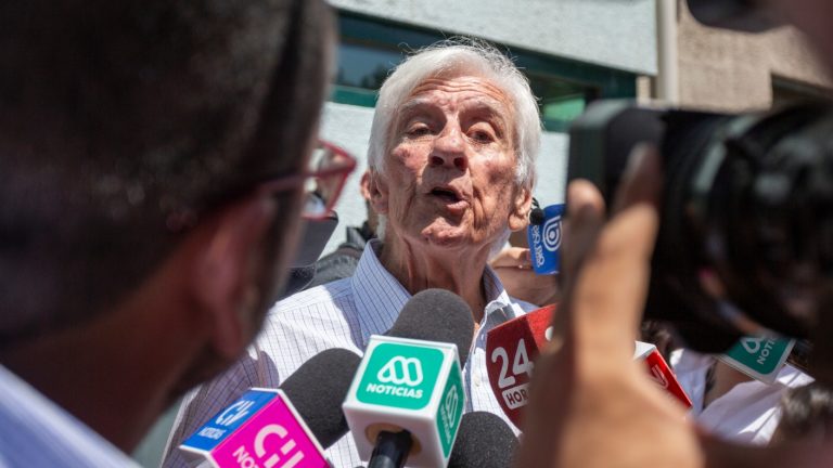 Raúl Torrealba, ex alcalde de Vitacura, tras dejar la prisión preventiva: 