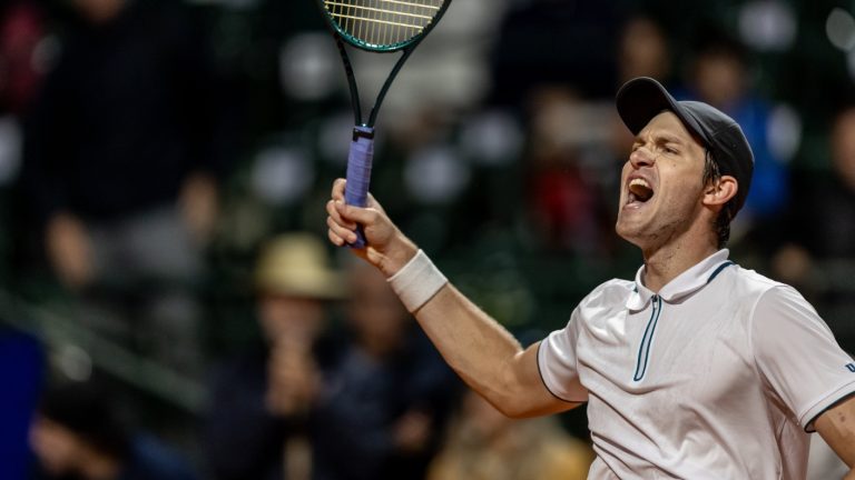 Nico Jarry se impuso a Wawrinka (y al público argentino) para avanzar en el ATP 250 de Buenos Aires