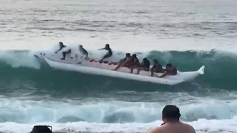 Banano se volcó con 15 personas en Punta de Tralca: ¿Qué tan segura es esta actividad de verano?