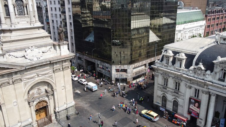 Operadores de turismo evitan recorrer centro de Santiago por problemas de seguridad
