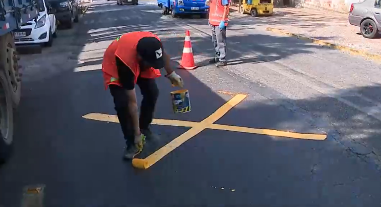 Llaman a no pagar permiso de circulación en comunas con hoyos a modo de 