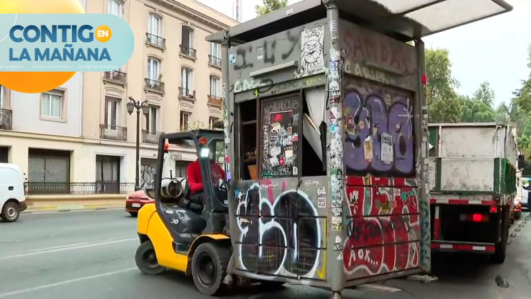 Retiran kioscos abandonados en Bellas Artes: Vivían personas en situación de calle