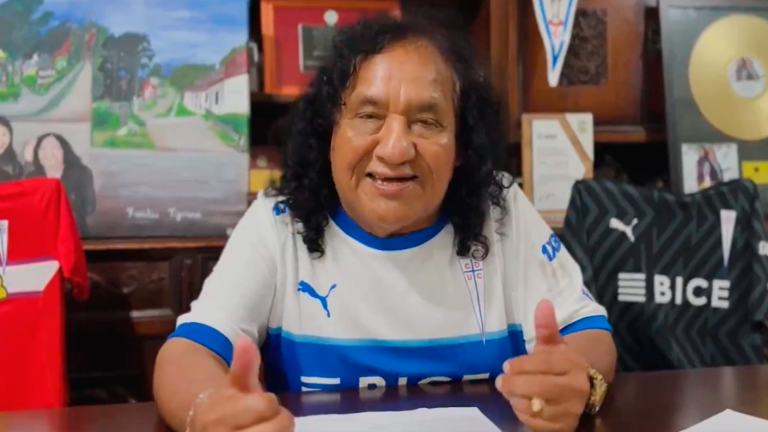 ¡Con tarjetita de invitación! Adrián y Los Dados Negros presentó al nuevo refuerzo de la UC