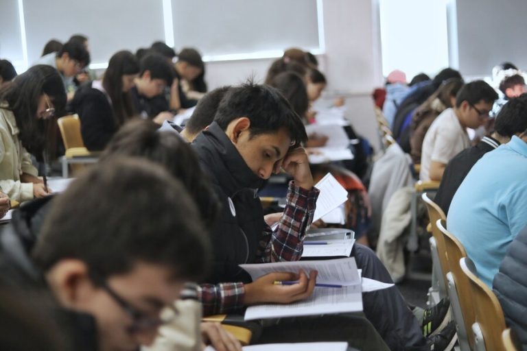 Bono Graduación de Enseñanza Media: Así recibes el pago de $69 mil por salir de cuarto medio