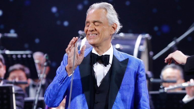 Andrea Bocelli desató ovación y locura en redes tras impactante apertura en Festival de Viña