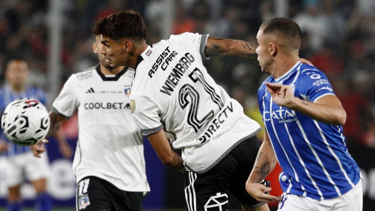Palo y reclamo de penal: Todo Colo Colo pidió mano en el área de Godoy Cruz